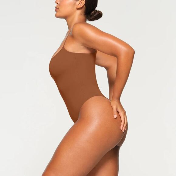 SKIMS Fits Everybody Cami Bodysuit Scoop Neck in Sienna Brown Size 4XL - Picture 3 of 9